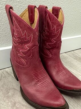 Idyllwind Burgundy Western Ankle Booties